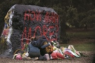 赤文字で「あと何人？」──大学キャンパスで銃乱射、学生が再び犠牲に