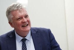英中銀、複数シナリオ移行で見解集約が困難に＝ピル委員