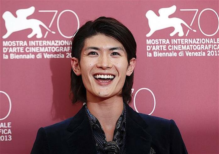 三浦春馬さんへの｢遅すぎた称賛｣に学ぶ「恩送り｣と｢ペイ・フォワード