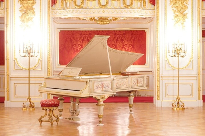 迎賓館赤坂離宮の1906年製エラール　出典：内閣府迎賓館HP