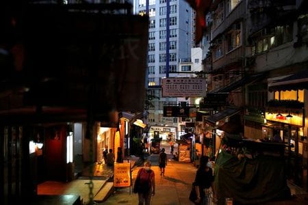 　７月２７日、香港政府は新型コロナウイルスの感染拡大を受け、２９日から行動制限を強化すると発表した。写真は７月２２日、香港で撮影（２０２０年　ロイター/Tyrone Siu）