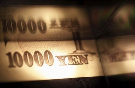 　１２月４日、政府は、新たな経済対策で、合併や経営統合を柱とする経営基盤強化に踏み切った地域金融機関に対する「資金交付制度」を創設する方針を固めた。写真は都内で２０１３年２月撮影（２０２０年　ロイター／Shohei Miyano）