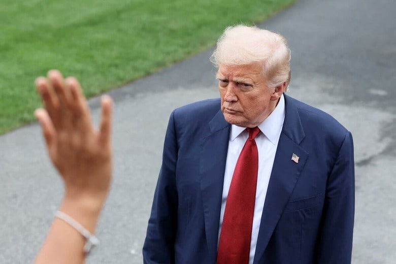 結局、トランプ大統領がTACOだと想定して上昇していた米株式市場が正しかった（8月1日、ホワイトハウスの記者会見にて）　Jessica Koscielniak-REUTERS