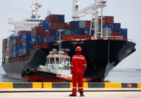 　５月２３日、インドネシア中央銀行が公表したデータによると、第１・四半期経常収支は黒字が縮小した。写真はインドネシアのジャカルタで２０１６年９月撮影（２０２３年　ロイター／Darren Whiteside）