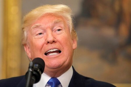 　２月１８日、トランプ米大統領は週末、２０１６年米大統領選へのロシア介入疑惑を調査している連邦捜査局（ＦＢＩ）と議員らを批判するツイートを投稿した。写真は昨年８月、ホワイトハウスで会見する同大統領（2018年　ロイター／Carlos Barria）