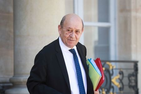　８月２７日、フランスのルドリアン外相（写真）は、ロシア野党指導者ナワリヌイ氏に対する毒物使用疑惑を巡り、ロシアが透明性のあるアプローチを取らないことに困惑していると述べ、今週のＥＵ外相会合でこの問題を協議するとした。写真は５月、パリで代表撮影（２０２０年　ロイター）