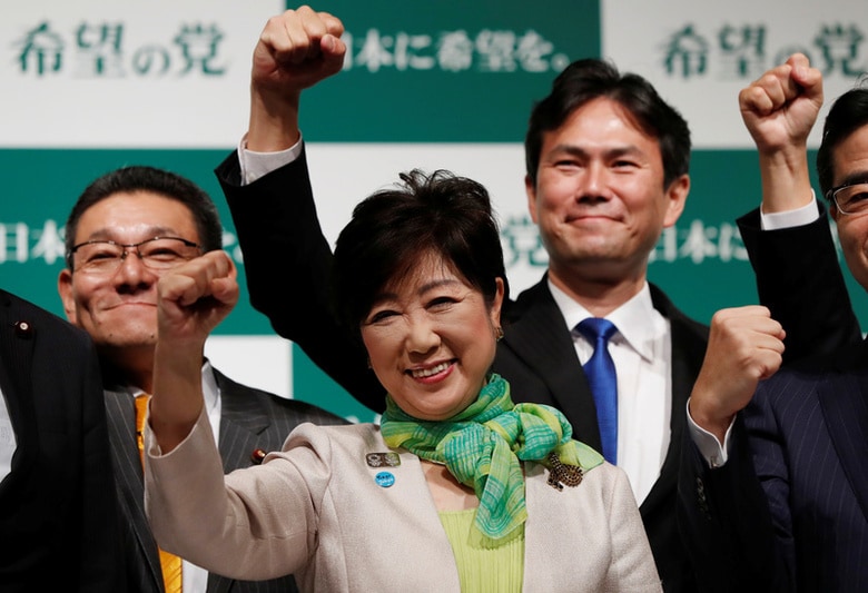 ９月２８日、大島理森衆院議長は本会議で、日本国憲法第７条に基づき衆院を解散するとの詔書を読み上げた。これにより、衆院選が事実上、本格化する。写真は２７日、自身が代表を務める国政政党「希望の党」設立記者会見での小池百合子都知事（２０１７年　ロイター/Issei Kato）