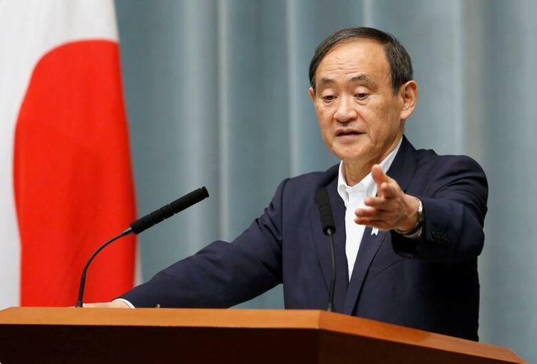 菅義偉官房長官は３月３０日午後の会見で、政府が緊急事態宣言を４月１日に宣言するとのうわさがネット上で広く流布されていることに対し、そのような「事実はない」と明確に否定した。写真は首相官邸で２０１７年５月撮影（２０２０年　ロイター／Toru Hanai）