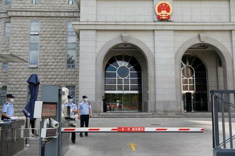 中国・北京市の第2中級人民法院（写真）は9月22日、国有不動産会社の会長だった任志強被告に汚職の罪で禁固18年、罰金420万元（61万9003ドル）の刑を言い渡したと明らかにした。11日撮影（2020年　ロイター／Carlos Garcia Rawlins）