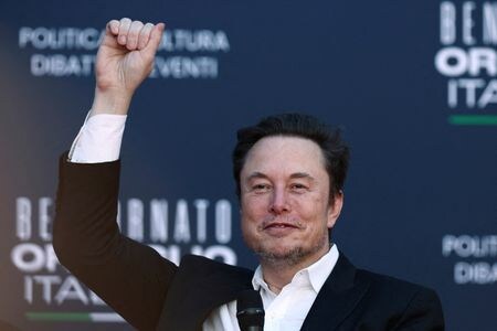 　４月１０日、米電気自動車（ＥＶ）大手テスラのイーロン・マスク最高経営責任者（ＣＥＯ）は、インドを訪問してモディ首相と面会すると明らかにした。昨年１２月、ローマで撮影（２０２４年　ロイター/Guglielmo Mangiapane）