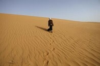 ヨーロッパを目指しながら事切れる統計なき砂漠の死者たち