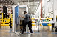 アマゾン従業員用のマインドフルネス設備「AmaZen」、「絶望クローゼット」と批判集中