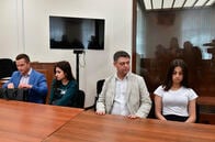 催涙スプレー､ナイフ､ハンマーで父親殺害　ロシア美人3姉妹は父にレイプされPTSDだった