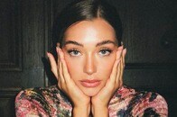 ペニー・レインのセクシー投稿にネット騒然！「なぜバスタブの横にベッド？」