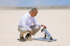 水危機の救世主？ 空気から水を生む「穴だらけ素材」の実力