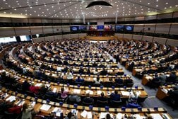 ＥＵ、米との貿易協定履行へ暫定合意　関税引き上げ回避の公算