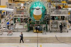 米ボーイング、エンジニア・技術職が労働協約案否決　スト権限支持