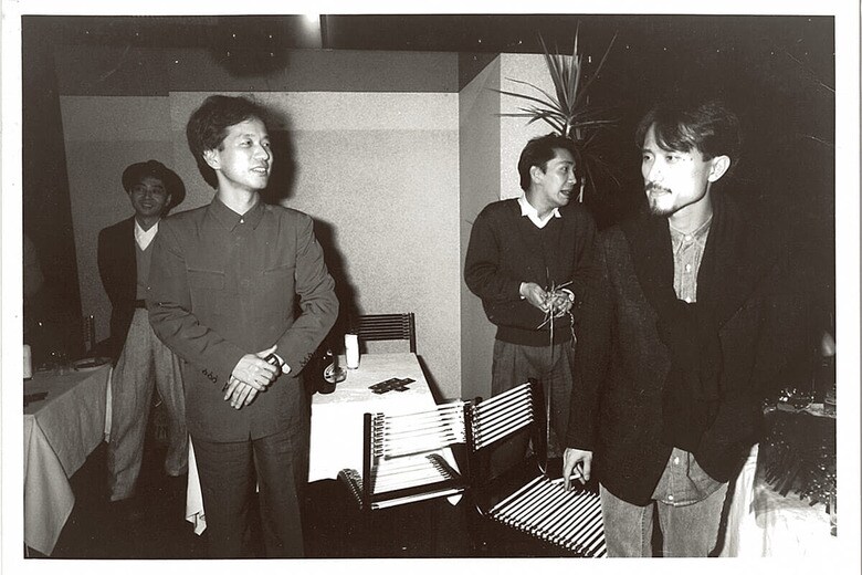 「散開」ツアーの打ち上げで（83年、右から2人目が坂本、3人目が近藤）　COURTESY OF MASANOBU KONDO