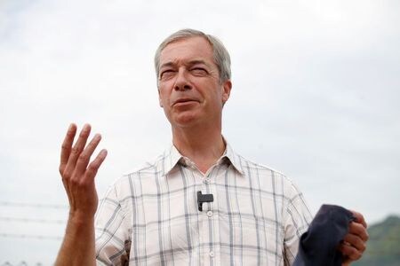 　英国のブレグジット党は、党名を「Reform UK」に改名し、新型コロナウイルスのロックダウン（都市封鎖）に反対する政党として再スタートする。ナイジェル・ファラージ党首（写真）とリチャード・タイス委員長が１日付の英紙テレグラフ紙への寄稿で明らかにした。８月１２日、英南東部ドーバー港で撮影（２０２０年　ロイター/Matthew Childs）