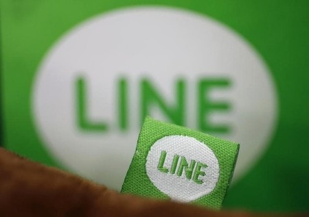 ６月１日、午前の東京株式市場で、無料対話アプリ「ＬＩＮＥ」関連銘柄が買い優勢。東証に上場する見通しとなったことを材料視している。２０１４年９月撮影（２０１６年　ロイター/Toru Hanai）