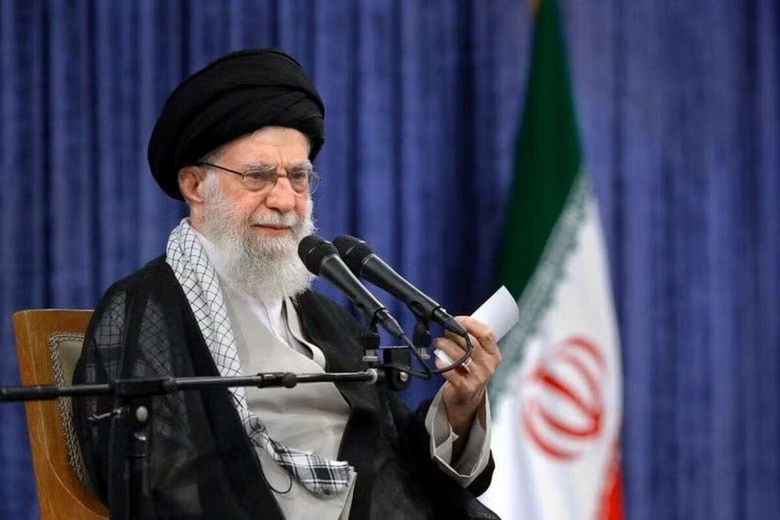 ６月１５日、トランプ米大統領がここ数日に、イランの最高指導者ハメネイ師（写真）を殺害するというイスラエルの計画を却下していたことが分かった。テヘランで５月撮影（２０２５年　ロイター／Office of the Iranian Supreme Leader/WANA）