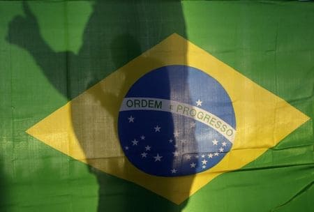３月３日、ブラジル地理統計院（ＩＢＧＥ）が発表した２０１５年の国内総生産（ＧＤＰ）は３．８％減少し、１９９０年以来最大の落ち込みとなった。写真は２０１４年５月、ブラジリアで（２０１６年　ロイター/Ueslei Marcelio）
