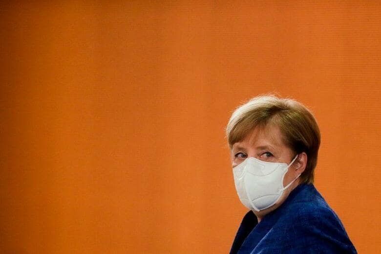 ドイツのメルケル首相（写真）が属する保守与党、キリスト教民主同盟（ＣＤＵ）は世論調査で高い支持率になっているが、その人気の裏で、党上層部が非常に懸念する事態が進行している。ベルリンで２１日代表撮影（２０２０年　ロイター）