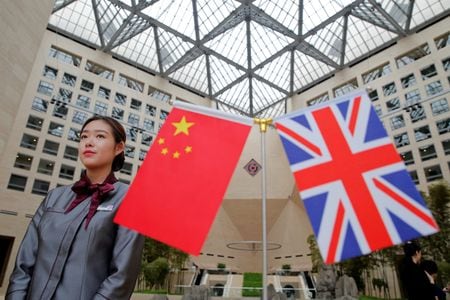 　５月２４日、シャップス英国防相が２２日、ウクライナとの戦争にロシアが使用する殺傷兵器を中国が供与しているか、供与する態勢にあると非難したことを受け、在英中国大使館の報道官は、中国を根拠なく非難してウクライナ問題を悪化させないよう英国に求めた。写真は北京で２０１６年７月撮影（２０２４　ロイター／Damir Sagolj）