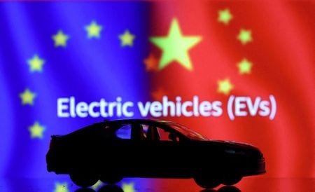 　９月２０日、中国の王文涛商務相と欧州連合（ＥＵ）欧州委員会のドムブロフスキス副委員長（通商担当）はブリュッセルで会談し、ＥＵが現在進めている中国製電気自動車（ＥＶ）反補助金調査を巡る意見相違の解消に向けた政治的意志を表明した。２０２３年９月撮影（２０２４年　ロイター/Dado Ruvic）