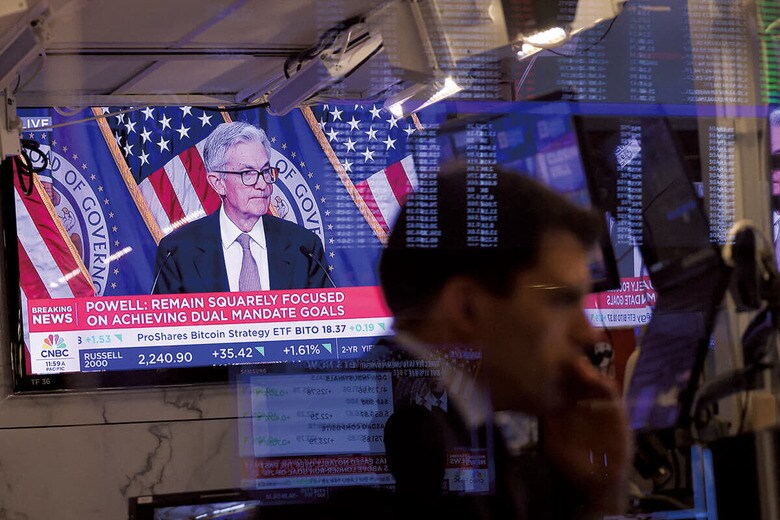 利下げを発表するジェローム・パウエルFRB議長（9月18日）　ANDREW KELLYｰREUTERS