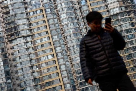 写真は2025年3月、北京の住宅街付近で撮影。REUTERS/Tingshu Wang