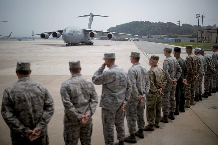 在韓米軍基地で働く韓国人が休職に？　KIM HONG-JI-REUTERS