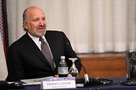 ラトニック米商務長官は５日、４日発表された日米関税合意の覚書に盛り込まれた５５００億ドル（約８１兆円）の対米投資の行き先について、トランプ大統領に「完全な裁量権」が与えられているとの見解を示した。ワシントンＤＣで８月撮影（２０２５年　ロイター/Annabelle Gordon）
