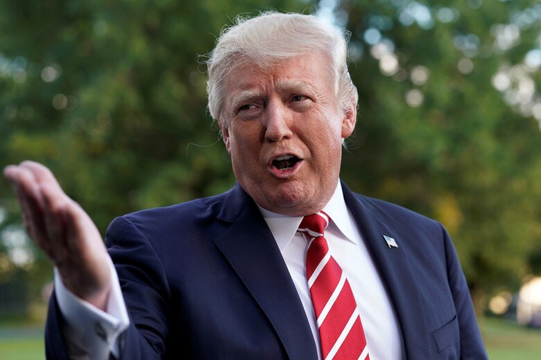 １０月９日、ロシアと中国は、トランプ米大統領（写真）が週末に示した北朝鮮への対応を巡る発言を受け、自制を要請した。ノースカロライナ州で７日撮影（２０１７年　ロイター/Yuri Gripas）