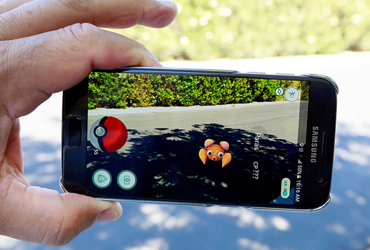 Sam Mircovich/Illustration-REUTERS