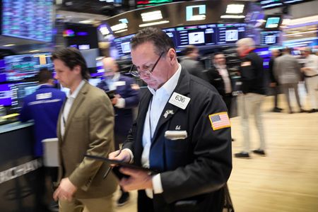 米国株式市場は、ダウ工業株３０種とＳ＆Ｐ総合５００種が終値で最高値を更新した。１２日撮影（２０２４年　ロイター/Brendan McDermid）