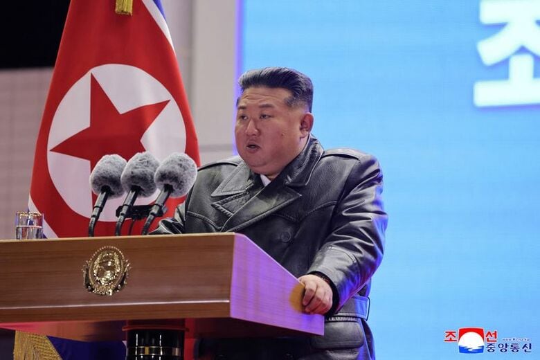 2025年11月、空軍創設80周年記念式典で演説する北朝鮮の金正恩朝鮮労働党総書記。ＫＣＮＡ提供　REUTERS