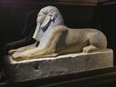 古代エジプト女王ハトシェプストのスフィンクス。立派なたてがみとひげに注目　DEA-G. DAGLI ORTI-DEAGOSTINI/GETTY IMAGES