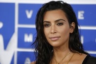 やりすぎ？ 魅力的？ キム・カーダシアン、「想像の余地がない」透け水着姿に賛否両論