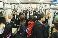 小田急線火災の本当の問題は、燃えた車両の屋根より地上の避難体制