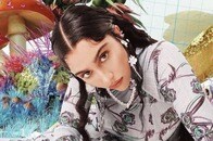 【写真】ミニスカのボディコンドレス、際どい谷間を強調...マドンナの娘、「かつてのマドンナ」そっくりの姿を披露