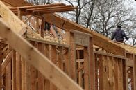 米一戸建て住宅着工、7月は3年半超ぶり低水準　金利高止まりで