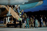 周辺の西アフリカ諸国は軍事介入も示唆──邦人も退避、混迷のニジェール情勢の深層