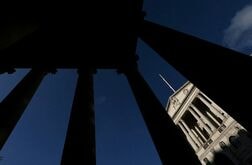 英政府、中銀に決済革新支援の新目標　ステーブルコイン普及にらむ