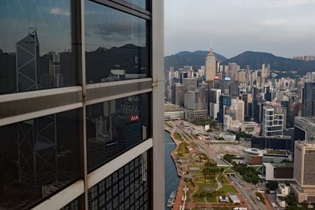 　２月２８日、香港政府の陳茂波財政長官は、低迷する不動産市場の活性化および景気支援に向けた措置を発表した。今年の成長率を２．５─３．５％と予想した。香港で２０２１年撮影（２０２４年　ロイター／Tyrone Siu）