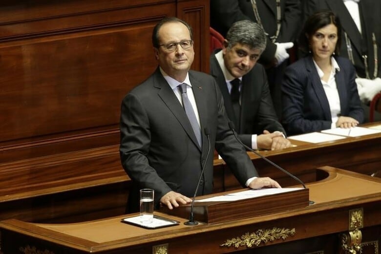 １１月１６日、オランド仏大統領、上下両院合同会議で演説し、国境警備の強化や防衛費の拡大などを表明。（２０１５年　ロイター／Philippe Wojazer）