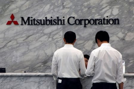 　三菱商事は３日、２０２６年３月期中に発行済み株式の１７．１３％に当たる最大１兆円の自社株を取得すると発表した。年間配当も１０円増額の１株１１０円とし、株主還元を強化する。写真は同社のロゴ。都内で２０１７年８月撮影（２０２５年　ロイター/Kim Kyung-Hoon）