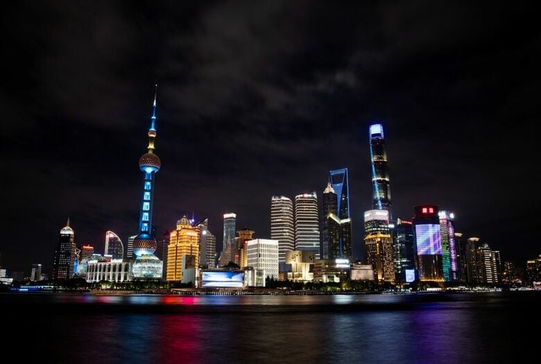 2025年11月4日、上海の夜景。REUTERS/Maxim Shemetov
