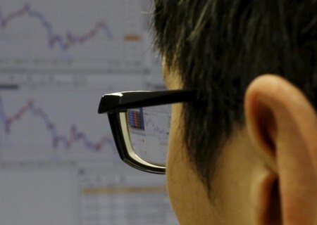 　１０月６日、寄り付きの東京株式市場で、日経平均株価は前営業日比８８円２９銭高の２万０７１６円８５銭となり、続伸で始まった。２０１６年２月撮影（２０１７年　ロイター/Yuya Shino）