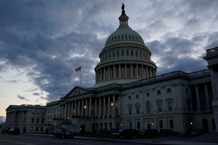 　３月１８日、米民主党議員らが、ロシアに連れ去られたウクライナの子ども数千人を追跡するプログラムの復活を求める書簡をトランプ政権に送る予定であることが分かった。写真は米連邦議会議事堂。ワシントンで２０２３年１２月撮影（２０２５　ロイター／Elizabeth Frantz）